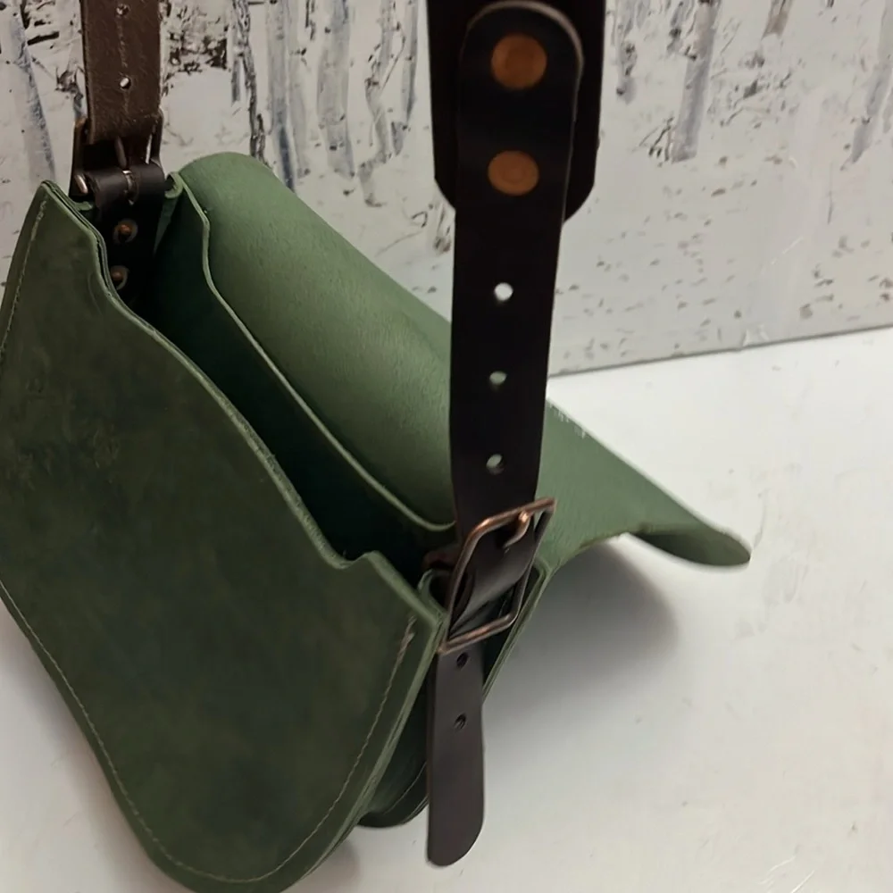 Craftsbury Common LeatherSaddle Bag Crossbody - Picture 11 of 11